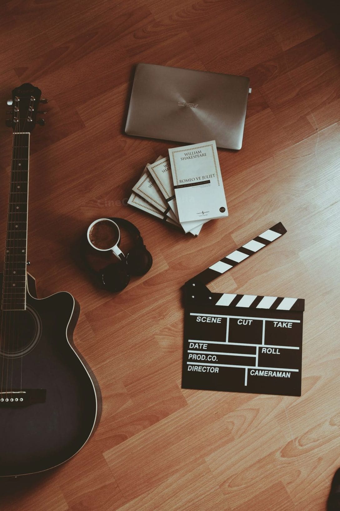 Il potere del suono nel cinema: quando musica e silenzio raccontano