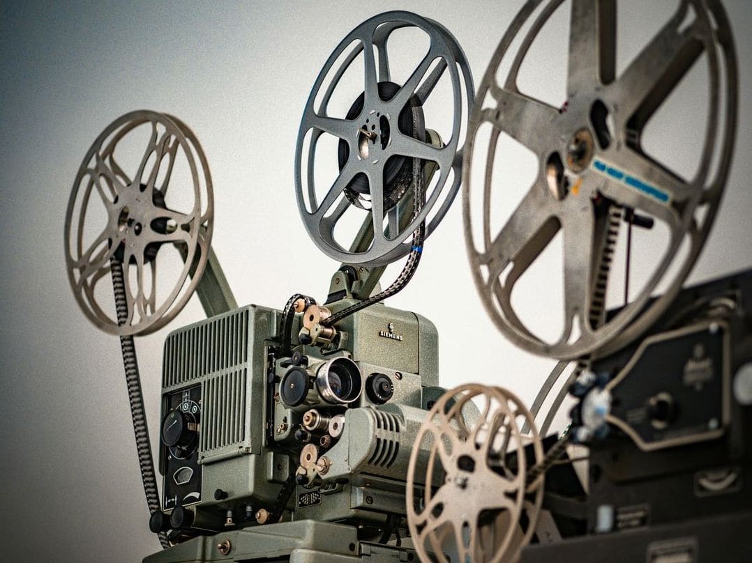 Rivedere i classici con occhi nuovi: perché il cinema del passato parla ancora oggi